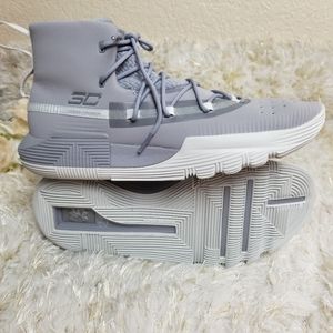 UNDER ARMOUR ATHLETIC SHOES size 11